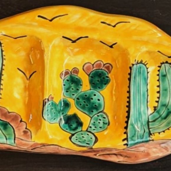 Hecho Amano Gallery Handmade Ceramic Fish Sectioned Serving Platter - Picture 3 of 8